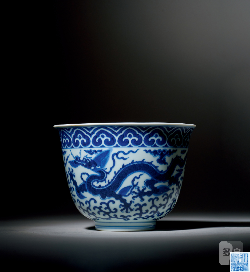 清乾隆 仿嘉靖青花云龙纹仰钟碗